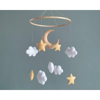 Babymobile Neutral Mond Und Sterne Kinderzimmer Mobile Baby Stern Thema Dekor Sonne Krippe Boho Geschenk Für von FeltBabyCorner