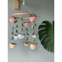 Blumen Baby Mobile, Blatt Krippe Grünes Hänge Mobile, Holz Krippen Mobile von FeltDreamByV