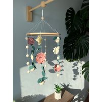 Blumen Baby Mobile, Grüne Mobile, Hängende Filz Krippe Mobile Für Mädchen, Kinderzimmer Dekor von FeltDreamByV