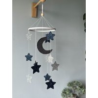 Mond Und Sterne Mobile, Baby Nuetral Stern Mobile Kinderzimmer, Shower Geschenk von FeltDreamByV