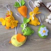 Frühlingskranz Ornamente, Handgenähte Frühlingsdekorationen, 6Er Set von FeltDreamsStore