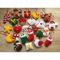 Weihnachtsschmuck Handgemachte Set Von 24 Stück Filz Christbaumschmuck von FeltDreamsStore