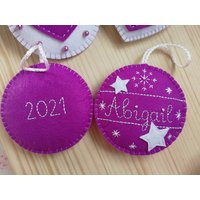 Personalisierte Weihnachtskugel Handgemachte Filz-Weihnachtsdekoration von FeltdecorbyInes