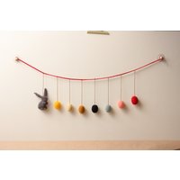 Ostergirlande | Handgemachte Osterdeko Fürs Fenster Fesnterschmuck Osterhase Und Ostereier Filz Ostern von Feltmoonstudio