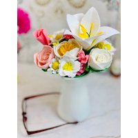 Sommer Filz Blumengesteck - Lilien, Rosen, Pfingstrose, Kosmos Blumen, Gänseblümchen, Hyazinthe Und Lavendel Blush, Creme, Rosa, Gelb Flieder von FeltnFings