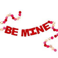 Be Mine Filzkugel Girlande, Valentines Banner, Valentinstag Urlaub Girlande von FeltnPlay