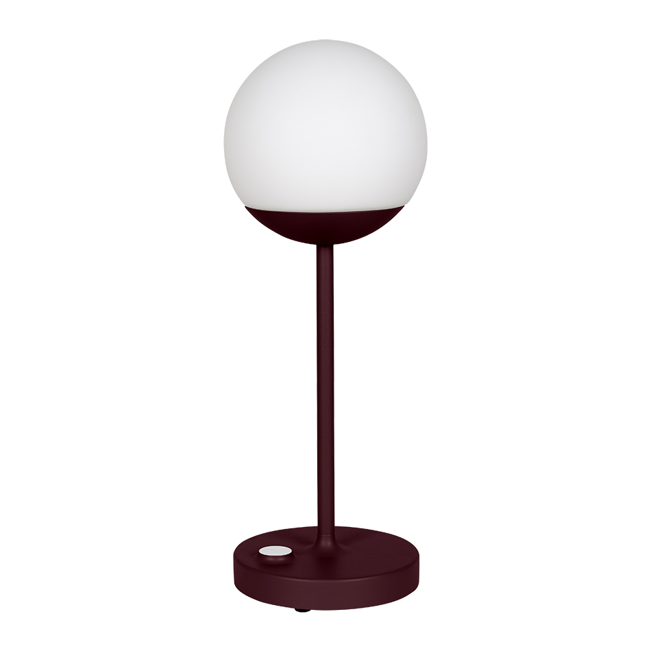 Fermob - Mooon! LED Tischleuchte mit Akku - schwarzkirsche/texturiert/H 41cm / Ø 15cm/3000K/6000K/150lm/UV-beständig von Fermob