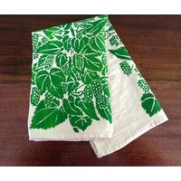 Hopfen Siebdruck in Frühlingsgrün Und Limette Auf Bio-Baumwollmehlsack-Handtuch - Perfektes Geschenk Für Naturliebhaber von FernCreations