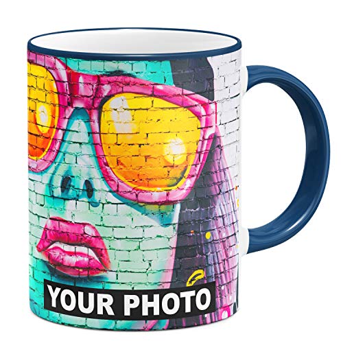 Fototasse Tasse mit eigenem Foto & Text Tassendruck personalisiert Geschenk Weiße Werbetasse mit buntem Henkel Blau [117] von Ferocity