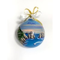 Personalisiertes Capri-Ornament Mit Meerblick Und Faraglioni. Geschenk Für Italienreisende, Ihre Traumhochzeit Oder Verlobung Personalisiertes Capri-Ornament Mit Meerblick Und Faraglioni. Geschenk Für Italienreisende, Ihre Traumhochzeit Oder Verlobung von FerrariSoniArt