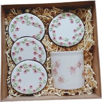 Handmade Gift. Geschenkset Mit Kleinen Blumen, Rosa. 4 Große, Handgemachte Kekse, 1 Handbemalte Teetasse | 450 Ml. Personalisierbar von FestKeksShop