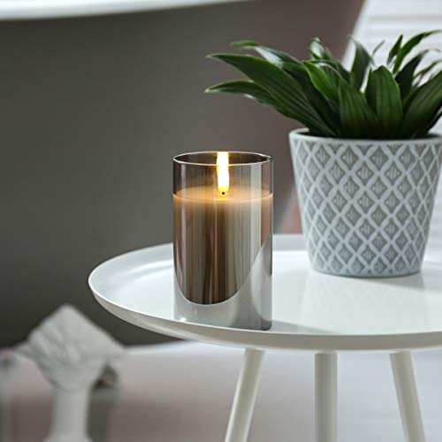 Festive Lights 12,5cm LED Echtwachs Kerze im Rauchglas Zylinder LED Kerze mit Timerfunktion Kerze im Glas grau Batteriebetriebene Kerze mit Timer Festive Lights 12,5cm LED Echtwachs Kerze im Rauchglas Zylinder LED Kerze mit Timerfunktion Kerze im Glas grau Batteriebetriebene Kerze mit Timer von Festive Lights