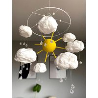 Neutrales Wolken-Mobile Fürs Babyzimmer Regen & Sonne Deko Handgemachter Himmel Über Der Wiege Neutrales Wolken-Mobile Fürs Babyzimmer Regen & Sonne Deko Handgemachter Himmel Über Der Wiege von Fetroll