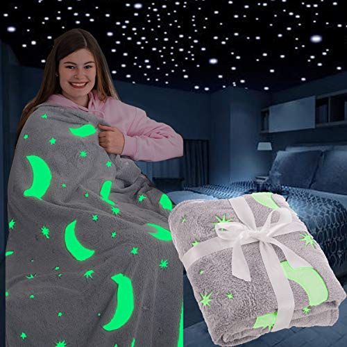 FiNeWaY Glow in the Dark Überwurfdecke Flanell Mond Stern Einhorn Geschenke für Kinder Mädchen Jungen Erwachsene Schlafzimmer gemütlich warm super weich Plüsch Fleece Kunstfell (Mond & Sterne Grau) von FiNeWaY