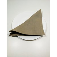 Reines Leinen Servietten, 100% Servietten Mit Einfachem Saum Aus Bräunlich-Grauer Farbe Tisch von FieldOfLinen