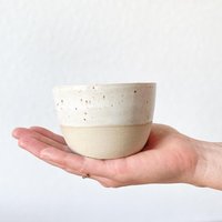 Kaffebecher/Handgetöpfert Keramikbecher Kaffeetasse Steinzeug Weiß von FieneCeramics