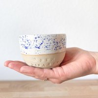 Kaffeebecher/Schriftzug Individuell Handgetöpfert Keramikbecher Teetasse Steinzeug von FieneCeramics