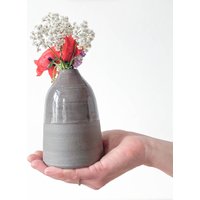 Vase/Handgetöpfert Keramik Blumen Unikat Steinzeug Anthrazit Weiß von FieneCeramics