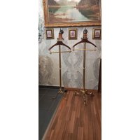 Freistehender Jacken - Und Hosenhalter Aus Messing Nussbaumholz von Fierariu