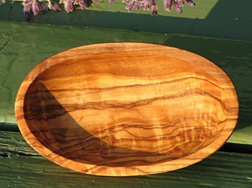 Figura Santa B-Ware: Ovale Schale LIDO - aus Olivenholz. Mit sehr schöner Maserung und vegetabilem Öl eingelassen. Jede Schale ist ein Unikat. Circa 12 x 7,5 cm. Figura Santa B-Ware: Ovale Schale LIDO - aus Olivenholz. Mit sehr schöner Maserung und vegetabilem Öl eingelassen. Jede Schale ist ein Unikat. Circa 12 x 7,5 cm. von Figura Santa