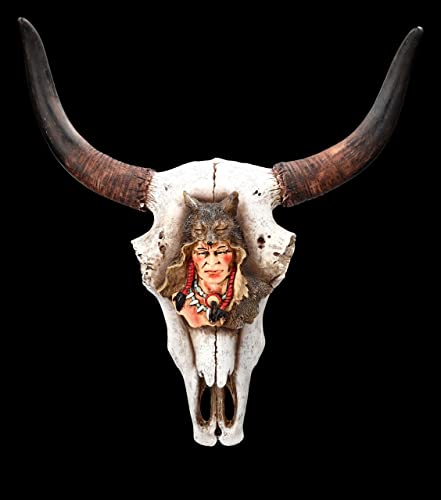 Figuren Shop GmbH Wanddeko Totenkopf Rind mit Indianer Relief 35 cm groß - Relief mit Hörnern | Trophäe Kopf Kuh Longhorn Bulle Büffel Schädel Indianer Cowboy USA Deko von Figuren Shop GmbH