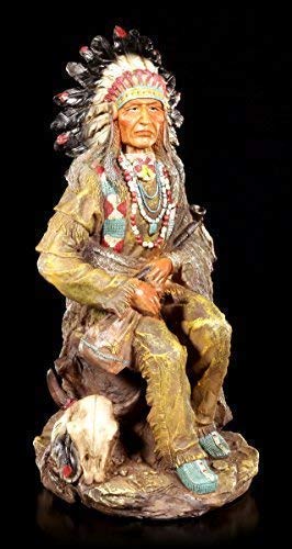 Indianer Figur - Häuptling sitzend mit Friedenspfeife | Dekofigur, handbemalt von Figuren Shop GmbH