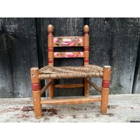 Kleiner Stuhl - Dekorativer Kleiner Vintage Aus Holz Holzstuhl Holzdekostuhl von FilosaphyHomeEast