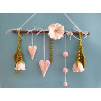 Fensterschmuck Filzromantik Mit Einem Hauch Rosa Fensterschmuck Filzromantik Mit Einem Hauch Rosa von FilzEla