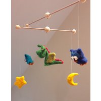 Filzmobile Drache Willi, Eulchen, Mond & Stern Filz Mobile Gefilzt Stoff Geschenk Geburt Baby Taufe Junge Kinderzimmer Dekoration Deko von FilzMichel