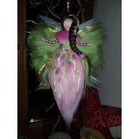 Blumenfee Elfe Wolle Gefilzt Rosa Pink Grün Mit Braunem Zopf Geschenk Handmade Blumenfee Elfe Wolle Gefilzt Rosa Pink Grün Mit Braunem Zopf Geschenk Handmade von Filzhimmel