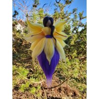 Fee Iris Elfe Wolle Gefilzt Nach Waldorf Art Lila Gelb Geschenk Handmade von Filzhimmel