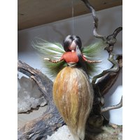 Fee Natur Waldfee Wolle Gefilzt Waldorf Wollengel Filzfee Rot Braun Beige Grün von Filzhimmel