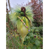 Frühlingsfee Elfe Engel Wolle Gefilzt in Grün Mit Blümchen von Filzhimmel