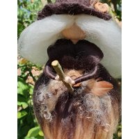 Waldhexe Hexe Filzhexe Braun Beige Gefilzt Wolle von Filzhimmel