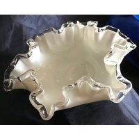 Fenton Silver Crest Weiß Gerüschter Bon Teller von FindOldFlames