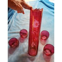 Mid-Century Geätzter Cranberry Martini-Krug & 4 Roly Poly Gläser |Sammelbare Rubin Karaffe Und von FindsBuyHoov