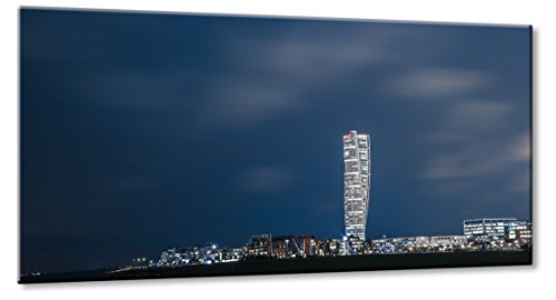 Fine-Art-Manufaktur Malmö Schweden Turning Torso Turm Nacht Innenstadt Ostsee Öresund | Aus der Serie Skandinavische Metropolen | Farbe: blau | Rubrik: Europa-Städte + Städte von Fine-Art-Manufaktur
