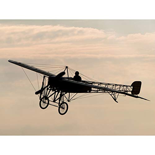 Herzog Restored Bleriot XI Flugzeug-Silhouette, Foto-Wandkunst-Poster, dickes Papier, 45,7 x 61 cm von Fine Art Prints