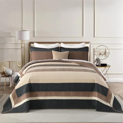 FineStichery Übergroße Tagesdecke aus 100 % Baumwolle, 128 x 120 cm, extra breit, gestreift, gesteppt, leicht, weich, 3-teilig, Anthrazit/Braun/Beige/Hellbraun FineStichery Übergroße Tagesdecke aus 100 % Baumwolle, 128 x 120 cm, extra breit, gestreift, gesteppt, leicht, weich, 3-teilig, Anthrazit/Braun/Beige/Hellbraun von FineStichery