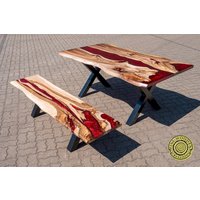 Epoxidharz Esszimmer Set River Esstisch Mit Bank, Nussbaum Holz, Rotes Perlharz, Moderner Stil, X Farm Style Beine von FineWooodenCreations