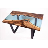 Live Edge Nussbaum Couchtisch - Verfügbar von FineWooodenCreations