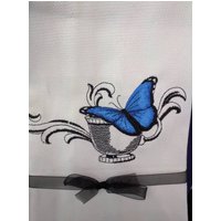 Besticktes Geschirrtuch "Blauer Schmetterling" von FinelyCraftedByCara