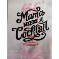 Besticktes Geschirrtuch Getränkeliebhaber Mix Drinks Cocktail "Mama Needs A Cocktail" von FinelyCraftedByCara