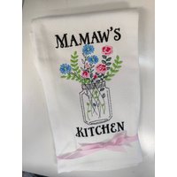 Besticktes Geschirrtuch "Mamaw Es Kitchen" Dose Wildblumen Großmutter Design Du Wählst Farben von FinelyCraftedByCara