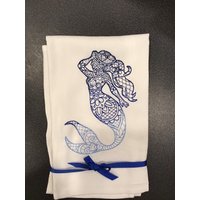 Besticktes Geschirrtuch Meerjungfrau "Mendhika Mermaid" von FinelyCraftedByCara
