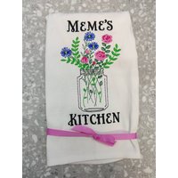 Besticktes Geschirrtuch "Meme Es Kitchen" Dose Wildblumen Großmutter Design Du Wählst Farben von FinelyCraftedByCara