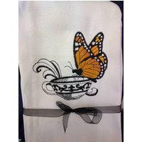 Besticktes Geschirrtuch "Monarch Schmetterling Auf Teetasse" von FinelyCraftedByCara