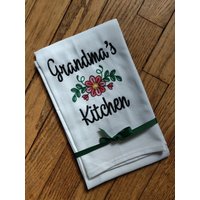 Besticktes Geschirrtuch "Omas Küche" Großmutter Design Sie Wählen Farben von FinelyCraftedByCara