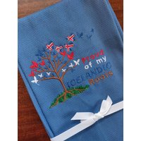 Besticktes Geschirrtuch "Proud Of My Icelandic Roots" Island Design von FinelyCraftedByCara