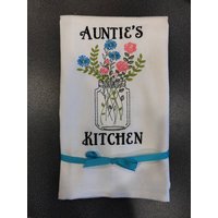 Besticktes Geschirrtuch "Tante Es Kitchen" Großmutter Design Sie Wählen Farben von FinelyCraftedByCara